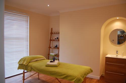 Photograph of the front studio at The Therapy Rooms in Hornsea.  The Therapy Rooms have two studios to let at 96 Newbegin.  Rooms are inclusive of charges, including heating and electricity. Facilities include: large reception area, kitchen and toilet facilities.