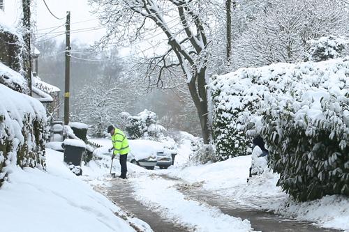 A yellow weather warning has been received forecasting moderate snow fall across the county until 1pm this afternoon.