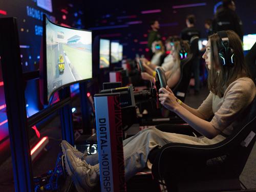 Racers, motorsport fans and avid gamers can get behind the wheel to race the iconic Silverstone circuit at Silverstone Museum’s all-new Sim Suite At Silverstone.