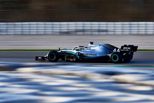 Both drivers complete a full race distance in the W10 at the third day of winter testing 