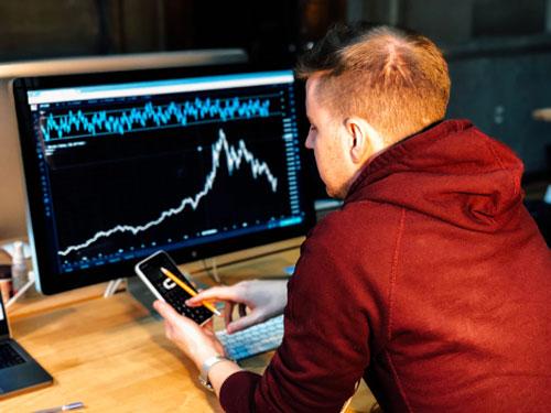 Forex traders nowadays are blessed with many tools that can help reach their highest earning potential. One of these tools that has caught the attention of many is the copy trading system.